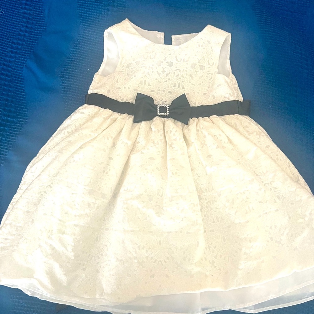 Black and white 3T dress